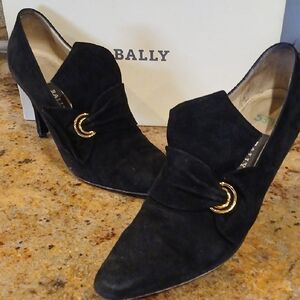 Vintage Bally Amoretti Style Size 7 Women's Black Suede Heels